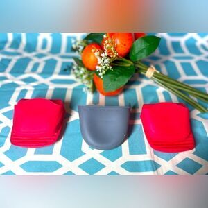 🔥❤️🔥 3 New! Silicone Oven Mitts Raised Nibs Red & Gray NWOT